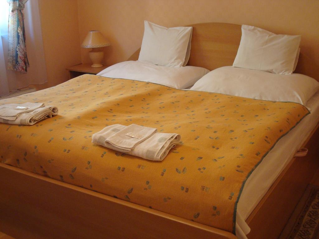 Hotel Arany Trofea Eger Exterior photo